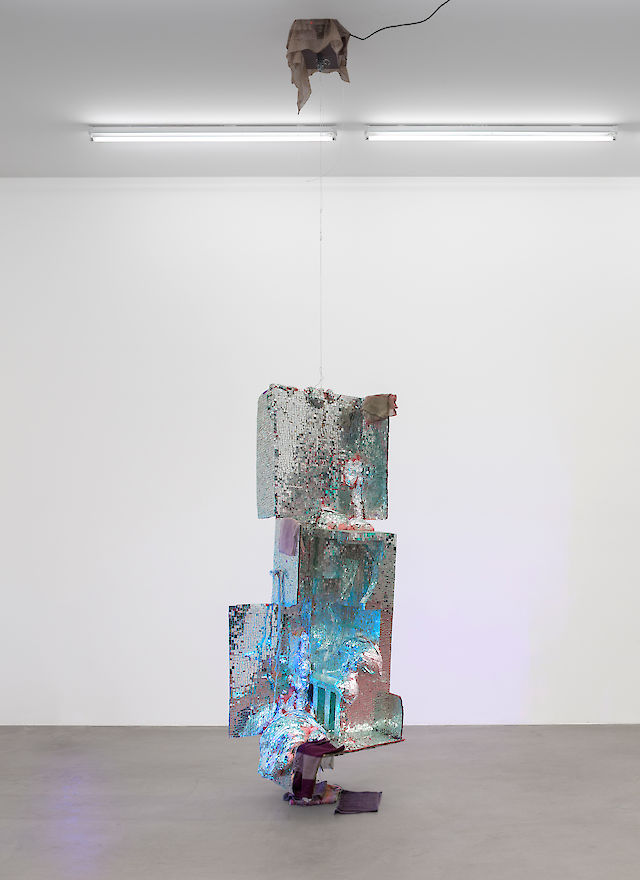 Martin Erik Andersen, Feast (abomination), 2014, Mirror, cardboard, styrofoam, knitting, rotating machine, wire, 180&nbsp;×&nbsp;55&nbsp;×&nbsp;60 cm