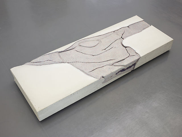 Marie Lund, Torso, 2014, Concrete and Cotton, 140&nbsp;×&nbsp;50&nbsp;×&nbsp;14 cm