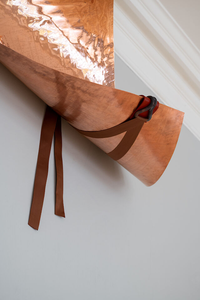 Marie Lund, Sills (detail), 2021, copper, nylon strap, bronze, rubber, 53&nbsp;×&nbsp;160&nbsp;×&nbsp;46 cm, photo by Sebastian Stadler