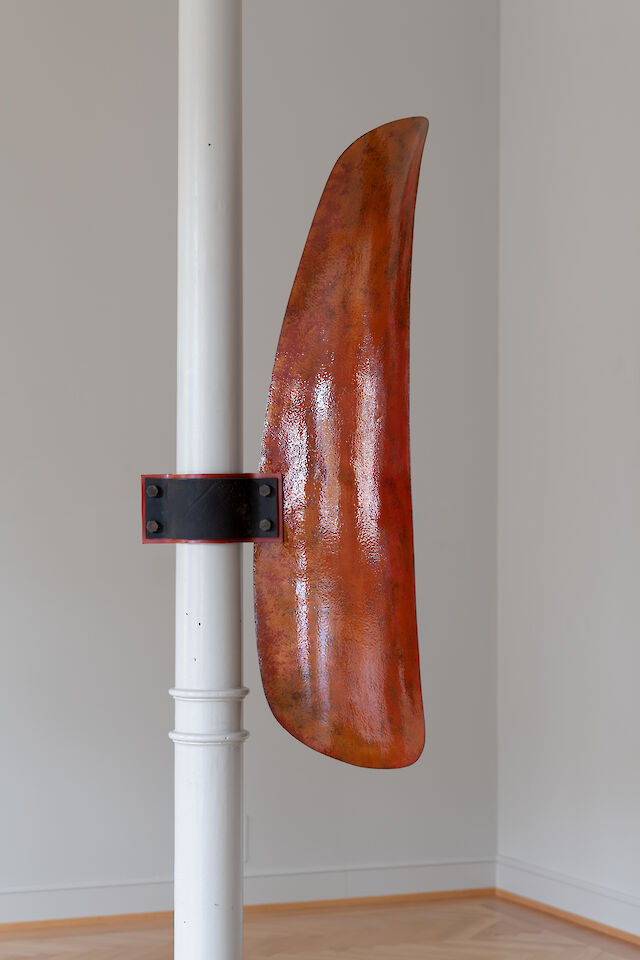 Marie Lund, Plies, 2021, copper, glass enamel, bronze, rubber, 151&nbsp;×&nbsp;45&nbsp;×&nbsp;21 cm, photo by Sebastian Stadler