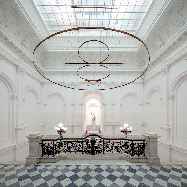 Iza Tarasewicz, Flowing in Waves Towards Equilibrium, 2020, aluminium and steel wires, 667&nbsp;×&nbsp;958&nbsp;×&nbsp;984 cm Installation view Sculpture In Search of a Place, Zachęta National Gallery, Warsaw, 2021
