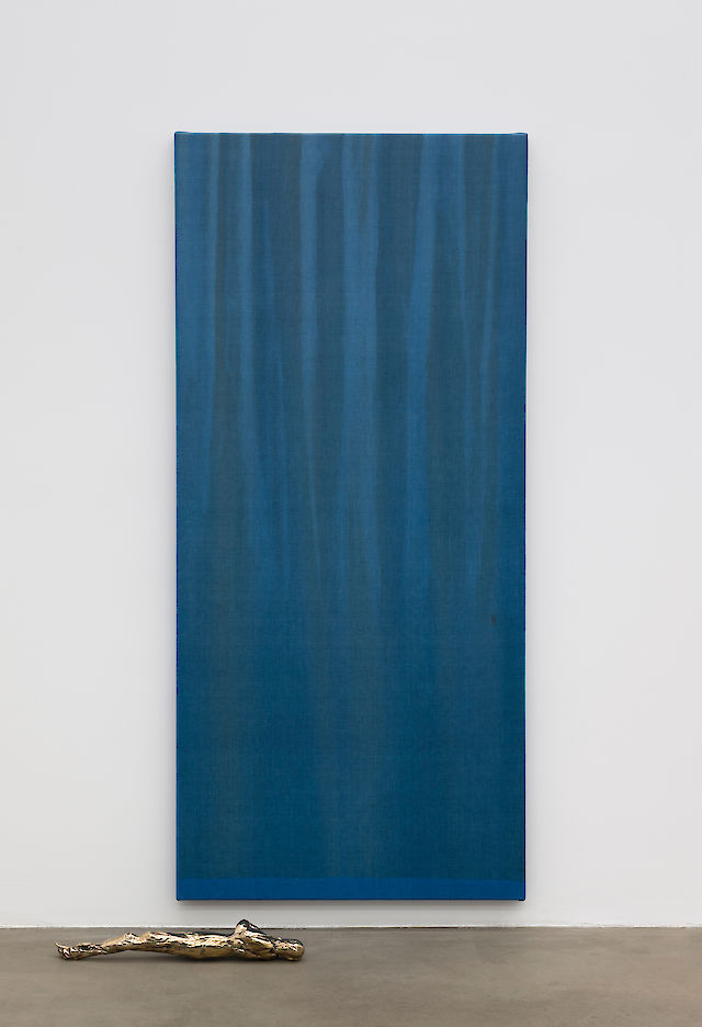 Marie Lund, Still, 2012 Found curtain, wooden stretcher, 200×90cm,
Handle, 2012 Bronze,69cm