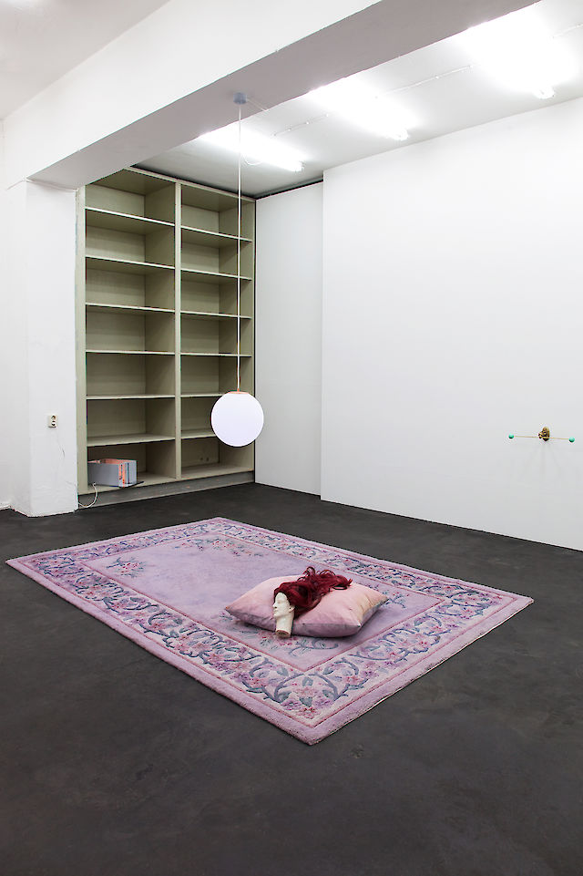 Soshiro Matsubara, installation View, LoveSick, 2018, Schiefe Zähne, Berlin, photo by Schiefe Zähne / Hannes Schmidt