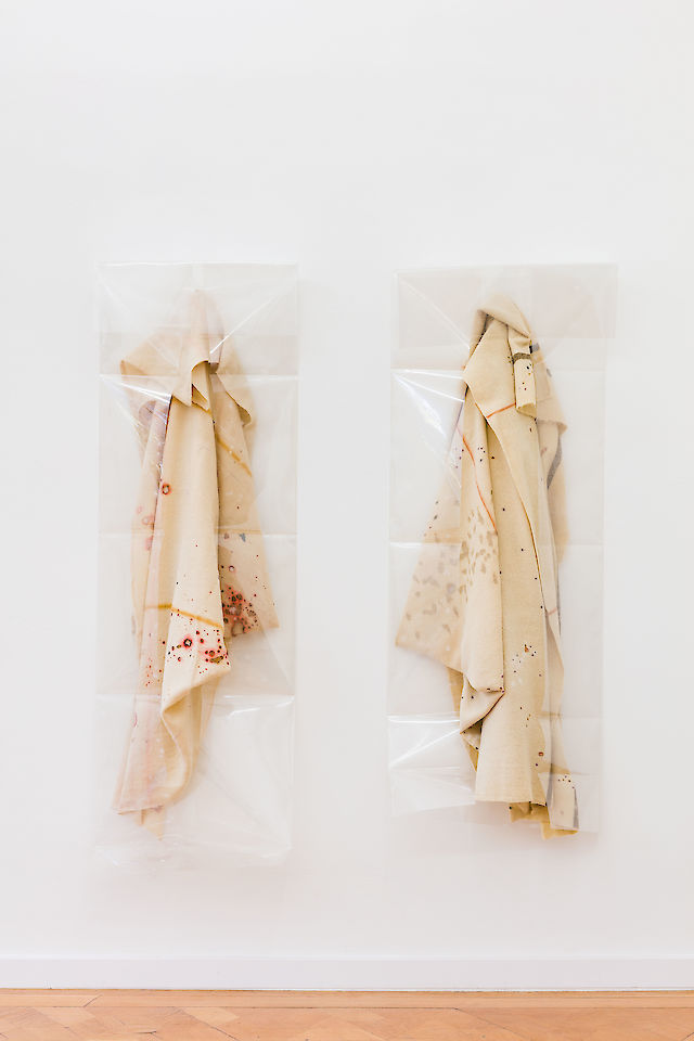 Liz Magor, Open, 2018 (left) / Closed, 2018 (right), Wool, polyester foil, 146&nbsp;×&nbsp;56&nbsp;×&nbsp;20 cm / 170&nbsp;×&nbsp;53&nbsp;×&nbsp;22 cm
