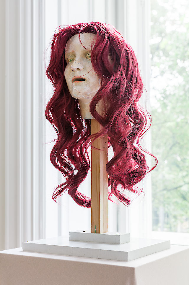 Soshiro Matsubara, Portrait of Alma Mahler, 2020 (detail), glazed ceramics, artificial hair, wood, fabric, 153&nbsp;×&nbsp;30&nbsp;×&nbsp;30 cm