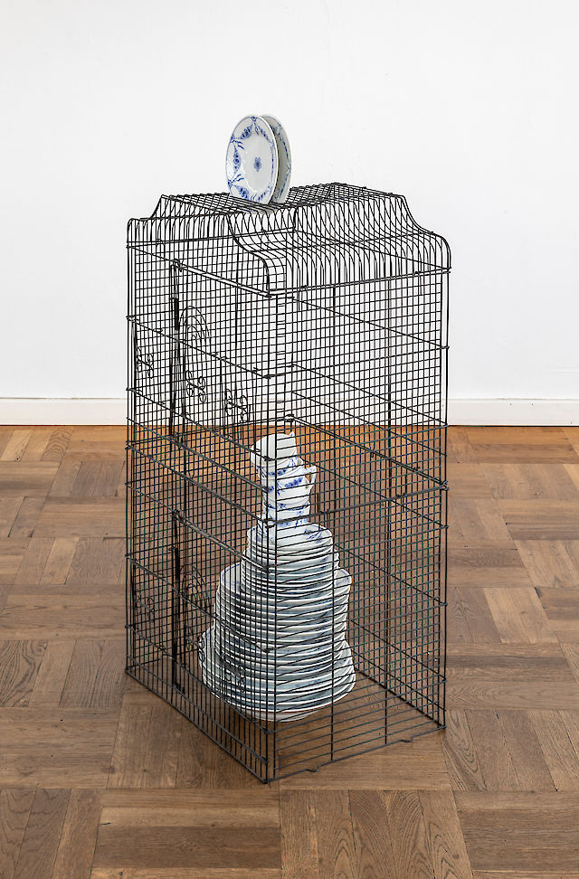 Nina Beier, Empire, 2020, ​‘Empire’ porcelain dinnerware by B&amp;G, Royal Copenhagen and metal wire bird cage 88&nbsp;×&nbsp;44&nbsp;×&nbsp;34 cm, photo by Malle Madsen