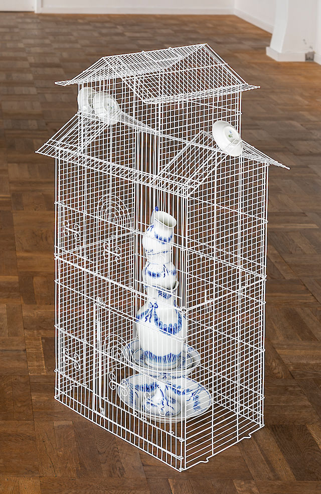 Nina Beier, Empire, 2020, ​‘Empire’ porcelain dinnerware by B&amp;G, Royal Copenhagen and metal wire bird cage, 94.5&nbsp;×&nbsp;51&nbsp;×&nbsp;40 cm, photo by Malle Madsen