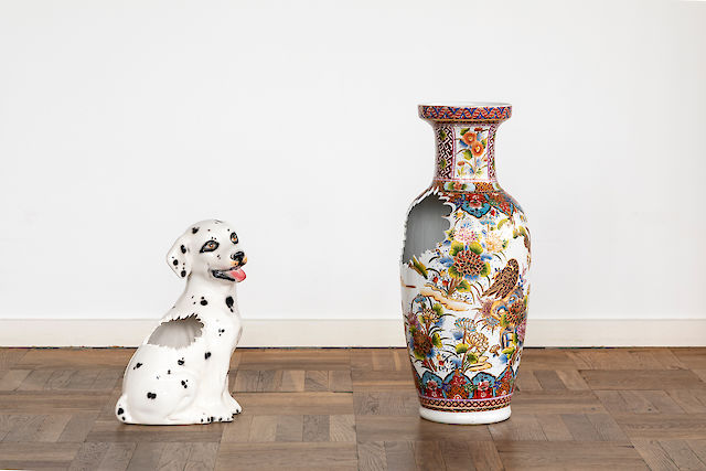 Nina Beier, China, 2019, Porcelain, fayence ceramics, Dog: 40&nbsp;×&nbsp;25&nbsp;×&nbsp;17 cm, Vase: 60 cm ø 25 cm, photo by Malle Madsen