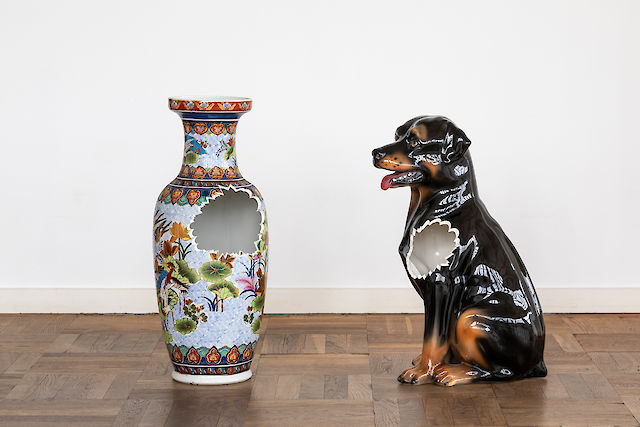 Nina Beier, China, 2019, Porcelain, fayence ceramics, Dog: 56.5&nbsp;×&nbsp;35.5&nbsp;×&nbsp;25 cm, Vase: 62 cm ø 25 cm, photo by Malle Madsen