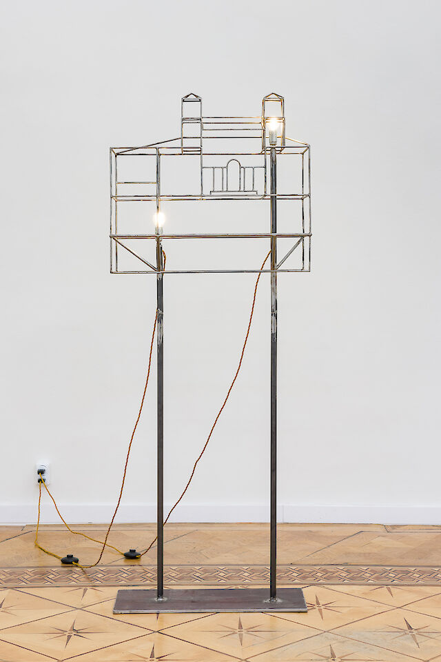 Benoît Maire, Lampe Médicis, 2022, metal, light bulbs, electric wire, 177&nbsp;×&nbsp;67&nbsp;×&nbsp;28 cm
