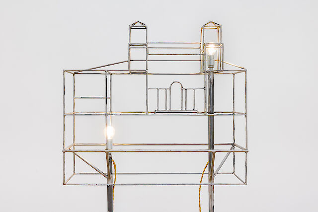 Benoît Maire, Lampe Médicis, 2022 (detail), metal, light bulbs, electric wire, 177&nbsp;×&nbsp;67&nbsp;×&nbsp;28 cm
