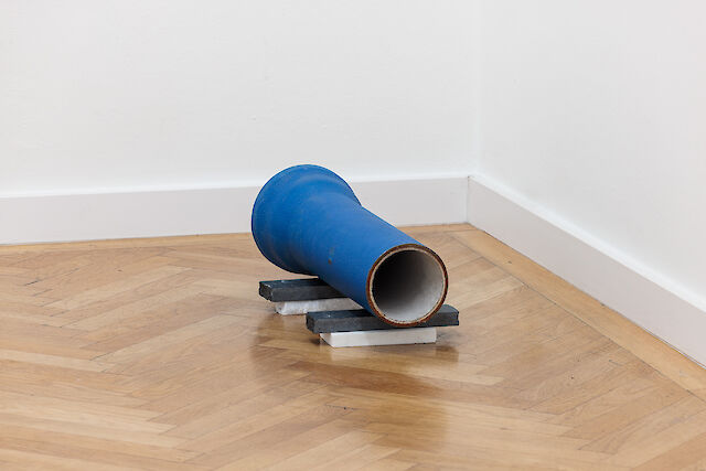 Mandla Reuter, Water, 2023 (detail), Ductile iron pipe, other materials, overall dimensions: 600&nbsp;×&nbsp;20&nbsp;×&nbsp;20 cm, each: 20&nbsp;×&nbsp;20&nbsp;×&nbsp;50 cm Photos by Kun​st​-doku​men​ta​tion​.com